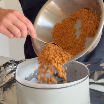 Add biscuits to the tin